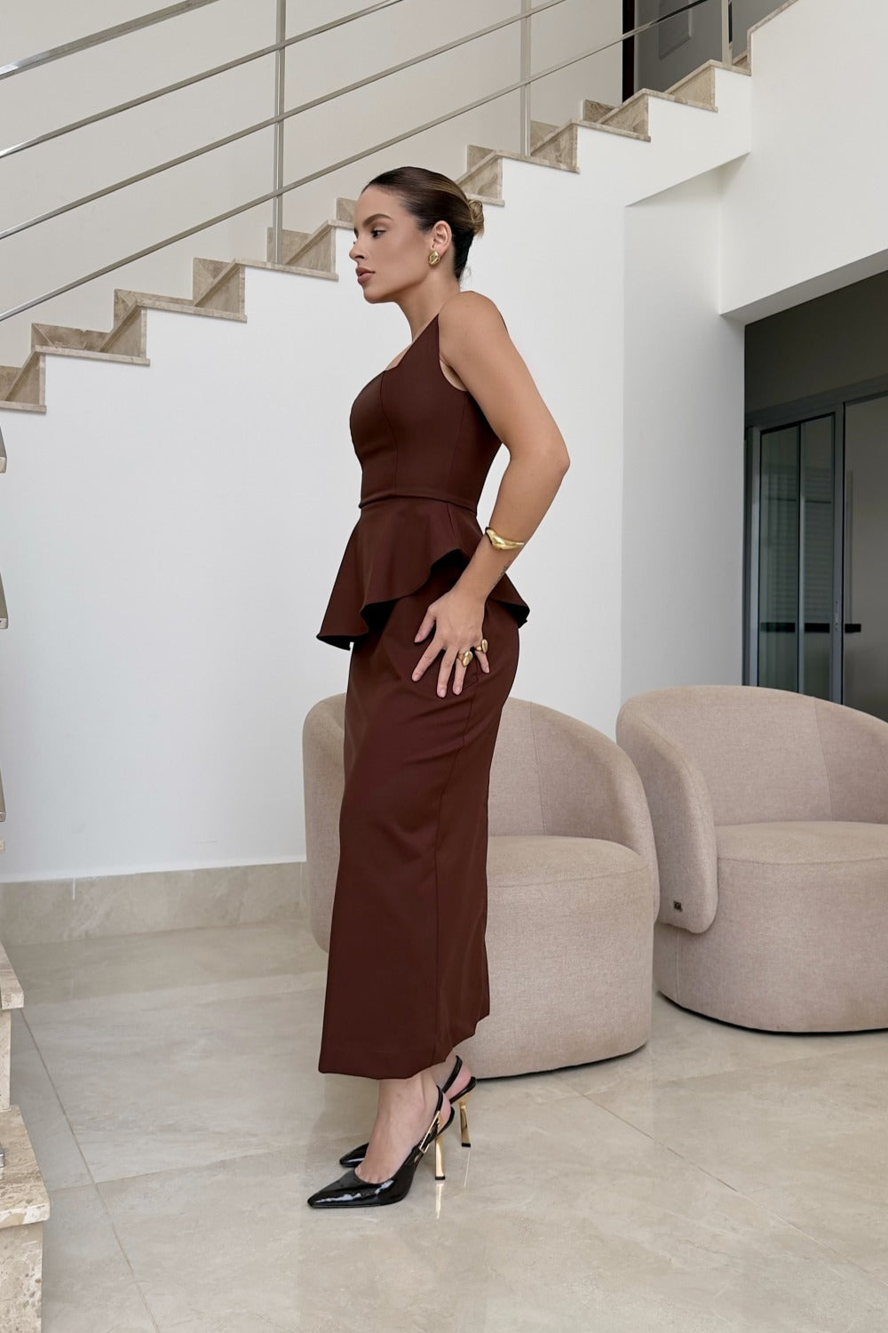 VESTIDO MIDI PEPLUM MARROM